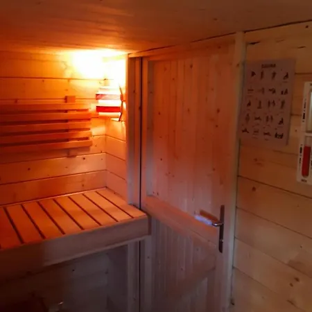 Tiny House, Sauna Hot Tub Airco Namur Ardennes Alpesi faház Gesves