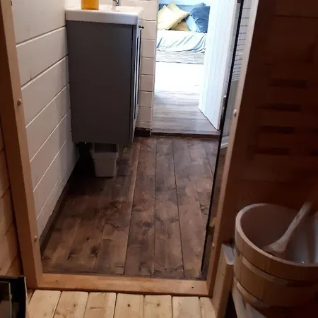 Tiny House, Sauna Hot Tub Airco Namur Ardennes *