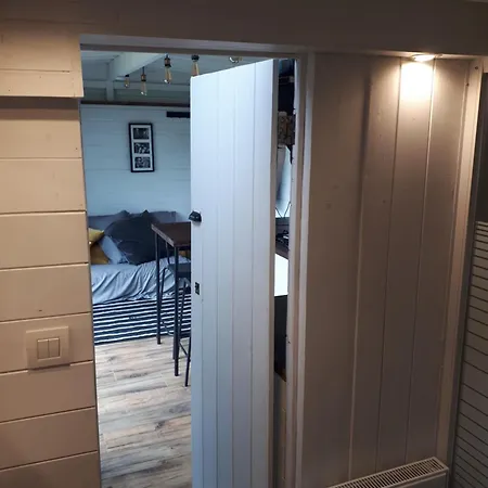 Tiny House, Sauna Hot Tub Namur Ardennes * Gesves