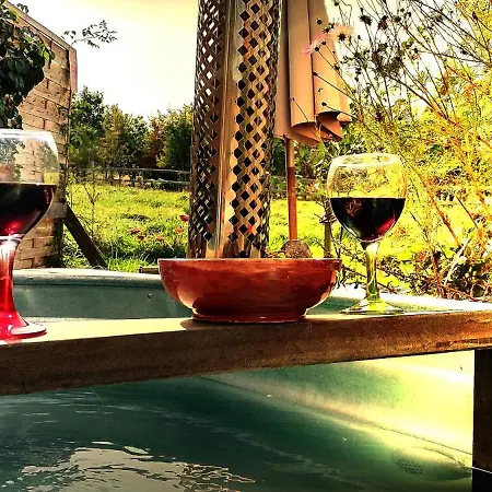 Tiny House, Sauna Hot Tub Namur Ardennes * Gesves