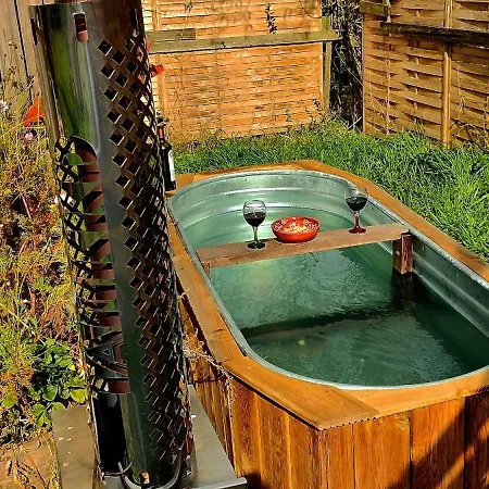 Tiny House, Sauna Hot Tub Namur Ardennes *