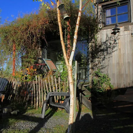 Tiny House, Sauna Hot Tub Namur Ardennes Dağ evi